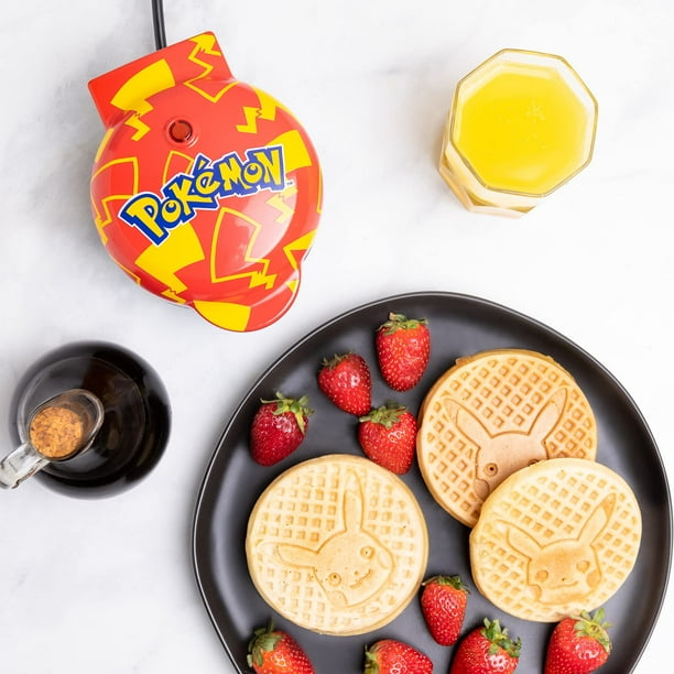 Uncanny Brands Pokémon Pikachu Mini Waffle Maker - Aparato de cocina Pokemon