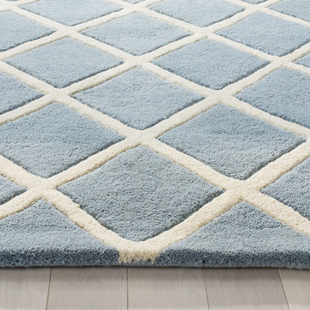 SAFAVIEH Chatham Jahn Geometric Diamonds Wool Area Rug, Blue/Ivory, 7' x 7' Square