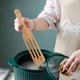 thumbnail image 5 of Juego de espátulas de madera (5 piezas) - Juego de madera de teca - Utensilios de cocina de madera antiadherentes para calentar y mezclar, 5 of 8