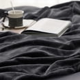 thumbnail image 4 of Manta de forro polar, tamaño queen, color gris oscuro, 230 x 230 cm, 4 of 8