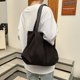 thumbnail image 4 of Bolso de mano de lona de gran capacidad de color sólido para mujer, bolso de hombro informal para estudiantes universitarios, 4 of 6