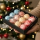 thumbnail image 1 of Juego de adornos de bola de Navidad de porcelana Paquete de 12 | Patrón de remolino de imitación de arena de 8 cm | Decoración colgante irrompible para árbol, boda, exhibición navideña | Acabado, 1 of 6