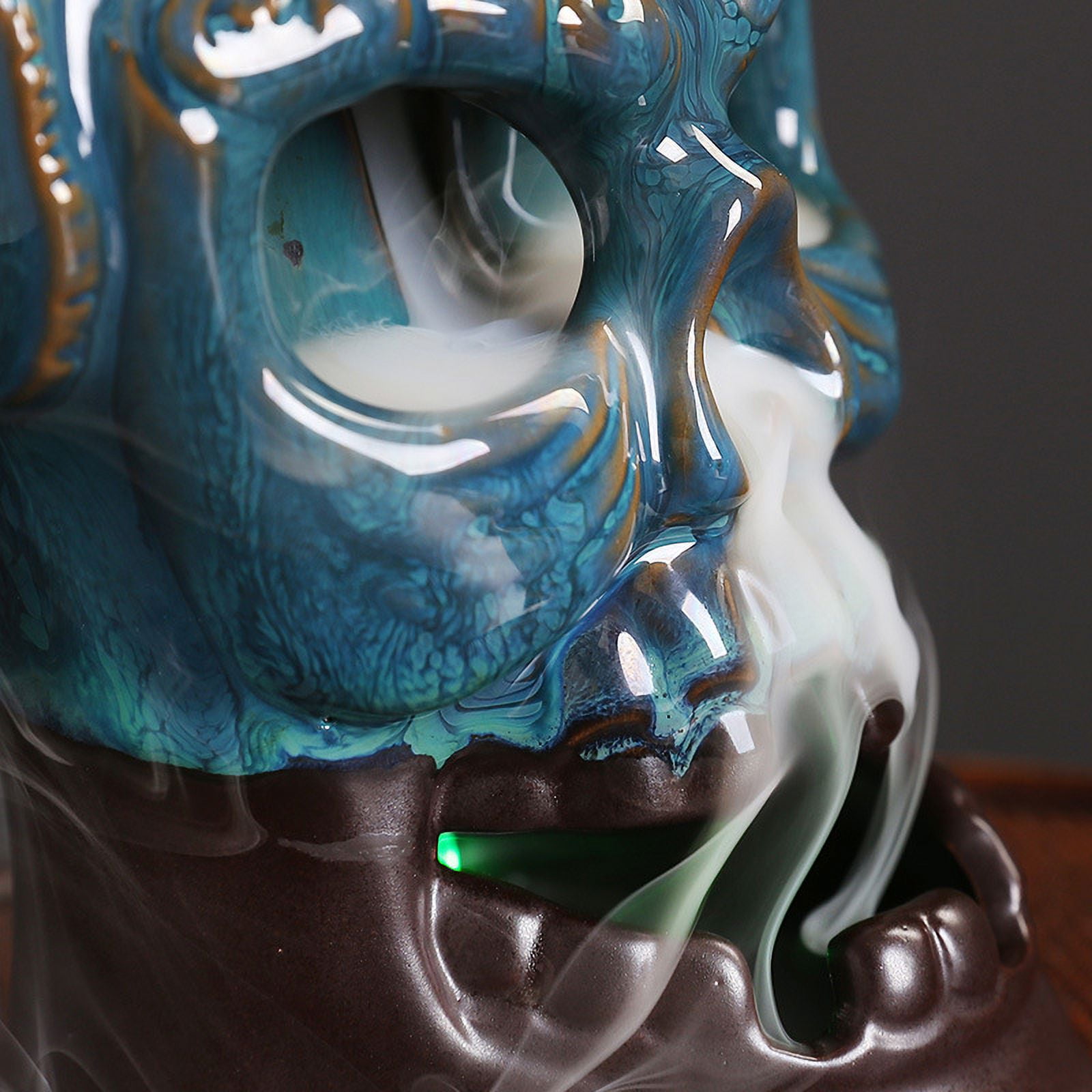 Creative European Skull Backflow Incense Burner Ceramic LED Light Backflow Aromatherapy Furnace Holder for Living Room Teahouse Decoration