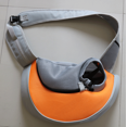 thumbnail image 4 of Bolsa para mascotas Bolsa de hombro Bolsa de mensajero para el pecho del perro saliente Bolsa portátil para mascotas Bolsa de transporte para perros y gatos Bolsa de mensajero para el pecho Bolsa para mascotas Naranja Gris S JM, 4 of 5