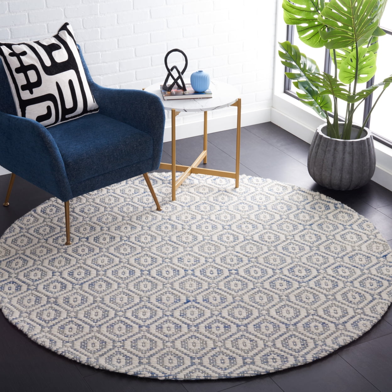 SAFAVIEH Marbella Fabiana Geometric Area Rug, Blue/Ivory, 5' x 8'