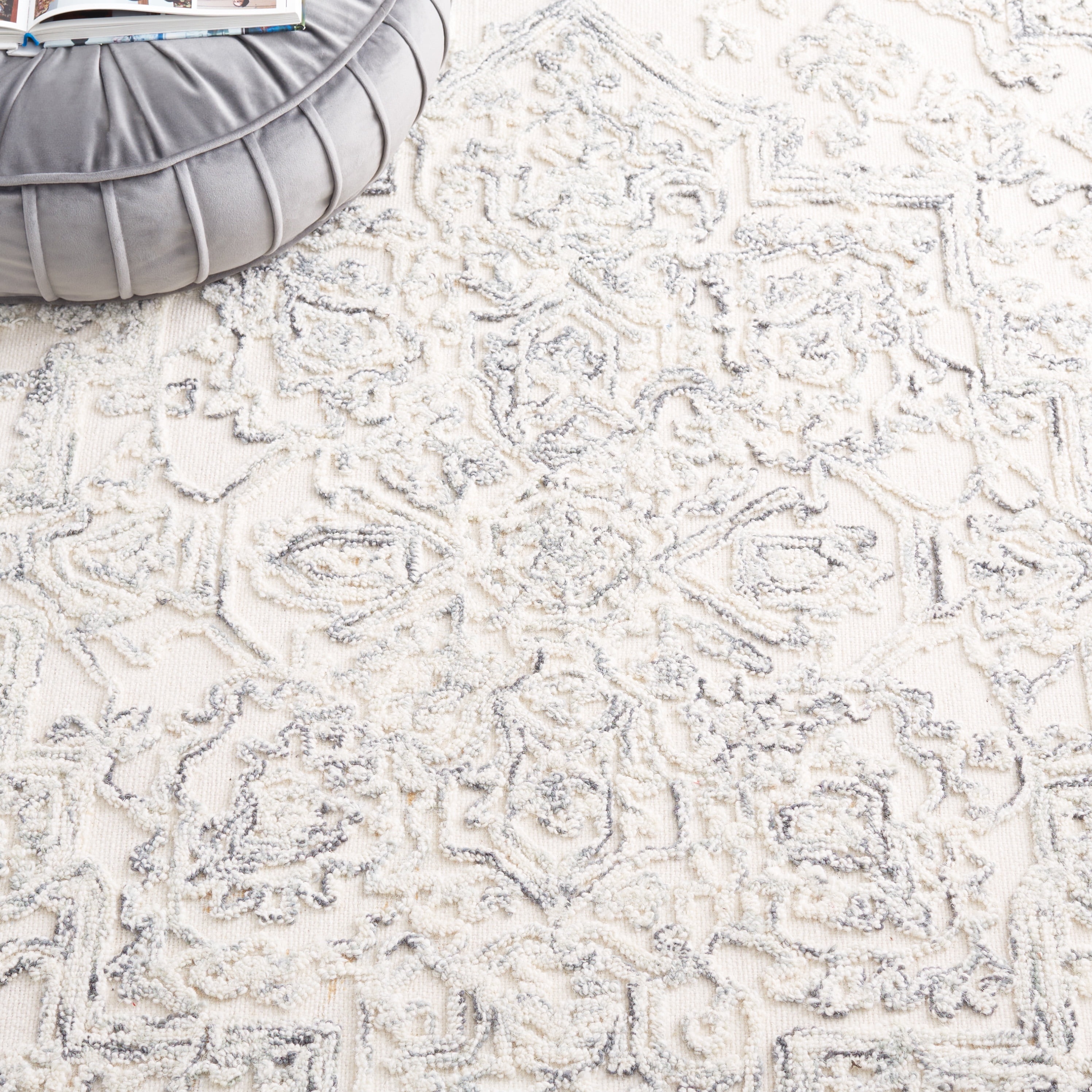 SAFAVIEH Martha Stewart Trace Floral Area Rug, Ivory/Charcoal, 6' x 6' Square