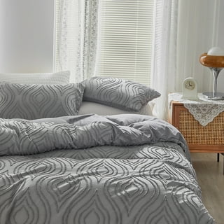 SLEEPBELLA Queen Comforter Set White Tufted Bedding, Lightweight & Fluffy  All-Season Queen Size Bed Comforter (90x 90 Comforter & 2Pillowcases)