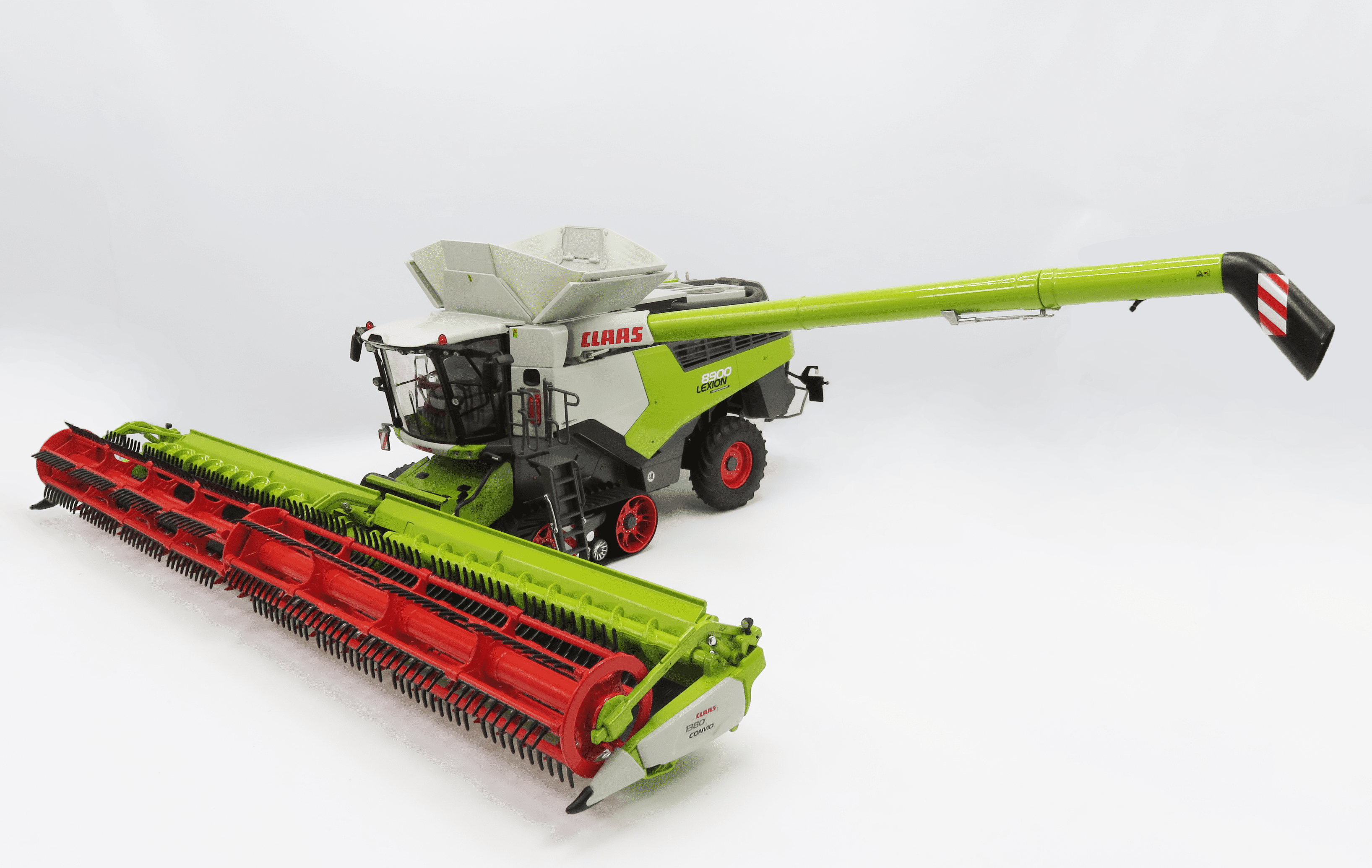 Marge Models Claas Lexion 8900 Terra Trac Combine with Header Cart 132