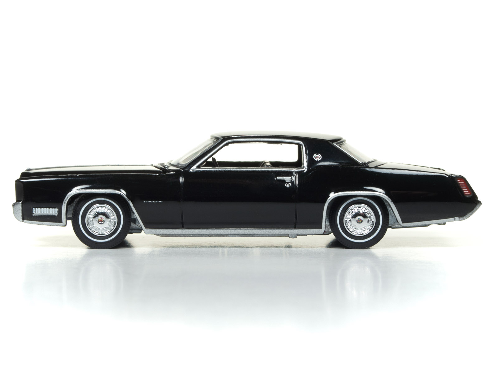 Auto World 1:64 Scale Luxury Cruisers Cadillac Eldorado