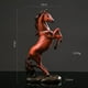 thumbnail image 5 of Estatuil de caballos de resina curvada escultura de escritorio casa Oficina Bar estante ornamentos estantería colecciones modernas - Rojo Colco Escultura de estatuilla con forma de caballo, 5 of 8
