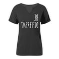 thumbnail image 4 of Camiseta gráfica de manga corta con cuello en V para mujer: top con estampado de letras de moda para looks informales o para combinar con otras prendas., 4 of 4