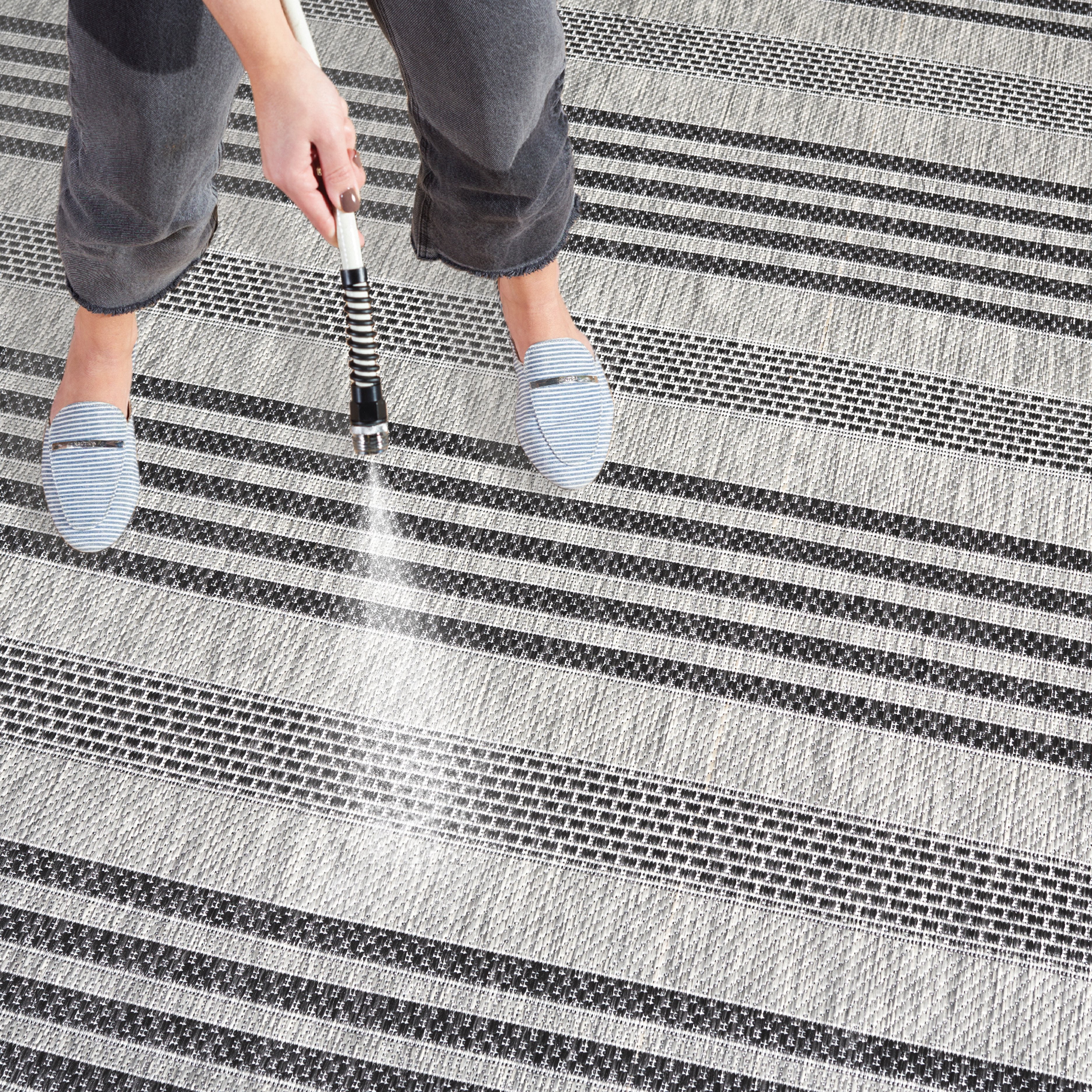 Safavieh Beach House Jenelle Striped Indoor/Outdoor Area Rug, Gray/Charcoal, 6'7" x 6'7" Square