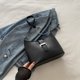 thumbnail image 1 of Bolso de mano retro de diseño de nicho de alto valor para mujer, nuevo bolso de cubo de moda versátil para otoño e invierno 2025 para mujer, 1 of 5