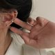 thumbnail image 4 of Pendientes con clip Yashi circonitas para mujer sin piercings, 4 of 4
