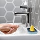 thumbnail image 4 of Jabonera con desagüe, 4 jaboneras para mantener el jabón seco, para cocina, baño y ducha. 3 colores, bandeja de jabón adhesiva montada en la pared, sin clavos, sin perforaciones, 4 of 5