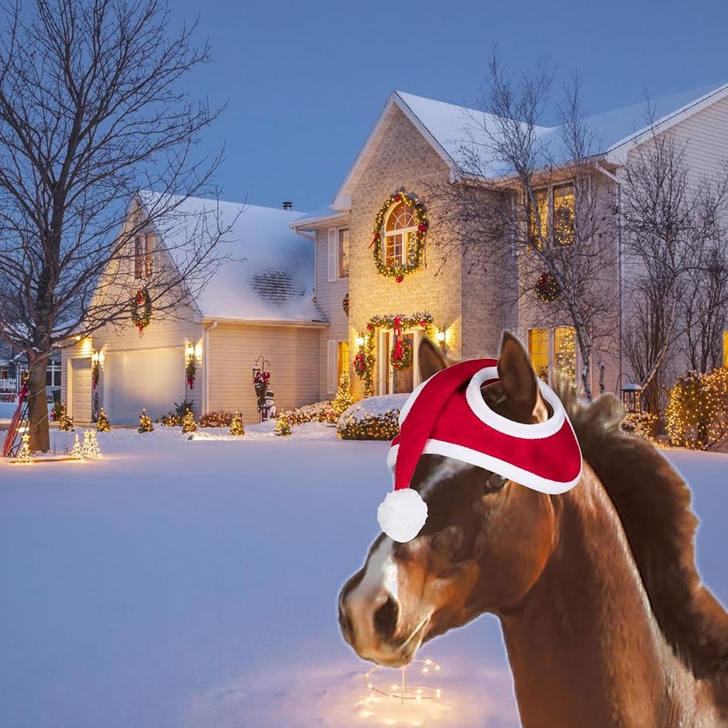 Cheval Avec Le Chapeau De Santa Sur Le Fond De Noël De Flocons De Neige D' Hiver Photo Stock - Image Du Amusement, Verticale: 60666186