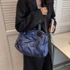 thumbnail image 4 of Bolso bandolera acolchado y ligero para mujer, tipo hobo, de algodón acolchado, 4 of 6