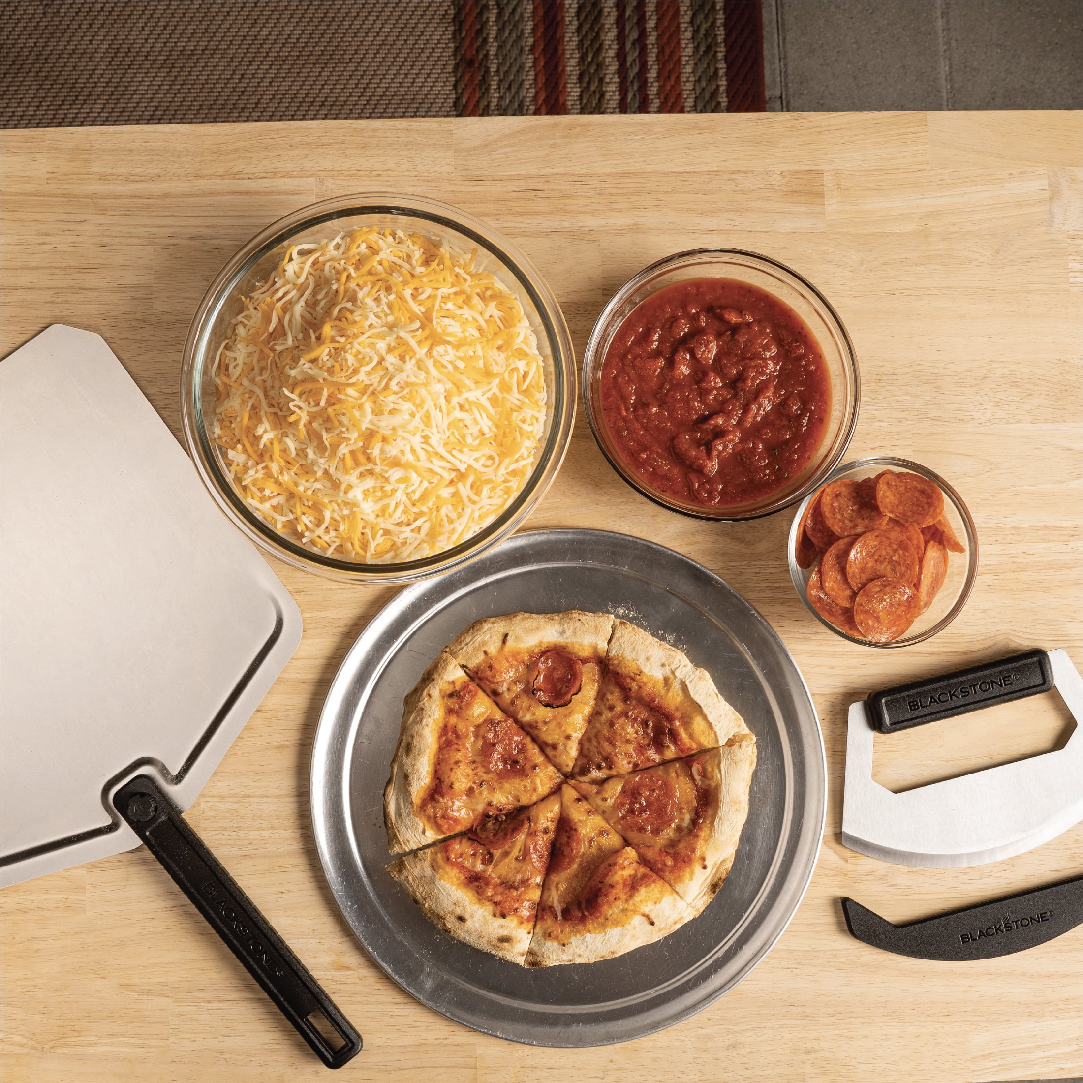 Blackstone Pizza Kit with Aluminum Tray, 3-Piece Peel, Pizza Cutter, and