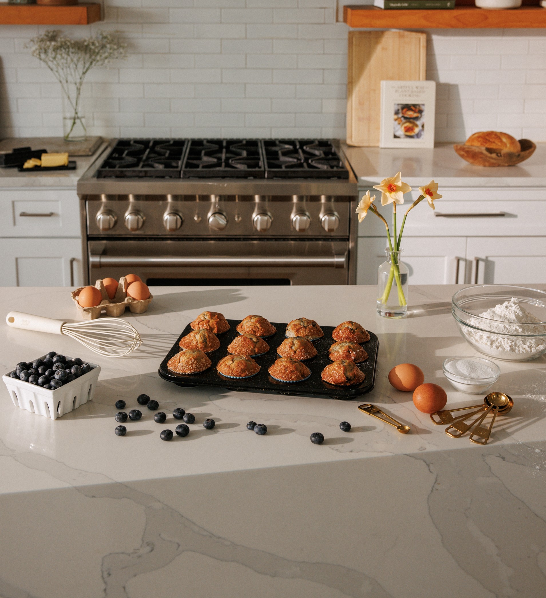 Thyme & Table 12-Cup Muffin Pan with Silicone Baking Cups photo 7