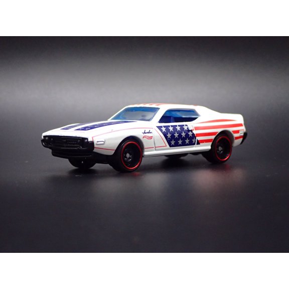 Open Box 1971 71 AMC JAVELIN AMX WHITE 1:64 SCALE COLLECTIBLE DIORAMA DIECAST MODEL CAR