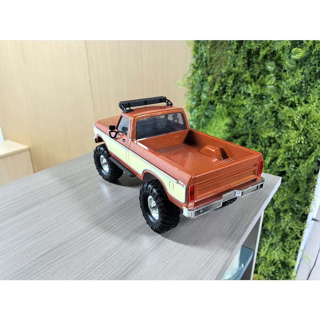 RC Pickup Crawler, 1/16 Scale 4WD Pickup-Style Car with Metal Chassis, Independent Suspension & LED Lighting for Indoor Driving, Outdoor Crawling, Ideal for Adults, Long Playtime (Red)