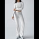 thumbnail image 4 of Conjunto de Chándal de Larga con Cuello Redondo y Pantalones Acampanados de Cintura Alta para Mujer. Flores Blancas y Grises L, 4 of 10