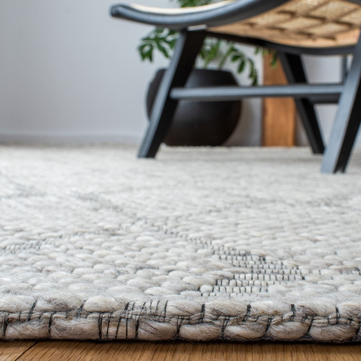 SAFAVIEH Marbella Aria Diamond Runner Rug, Beige, 2'3" x 9'