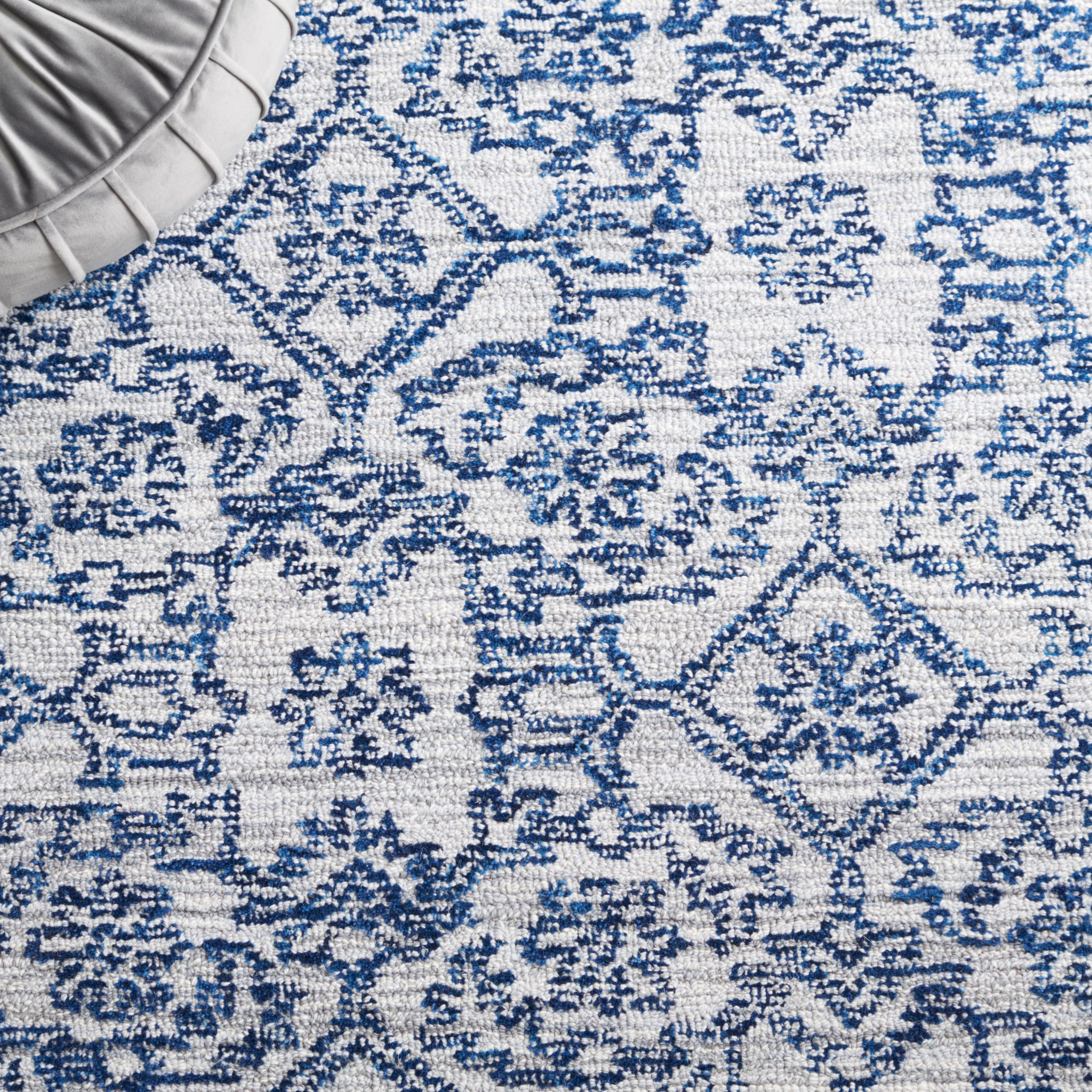 SAFAVIEH Micro-Loop Emory Medallion Runner Rug, Blue, 2'3" x 9'