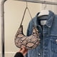 thumbnail image 5 of Bolso De Hombro Bolso para axilas de mujer Media luna Estampado de serpiente Moda Bolso de hombro Monedero (Marrón), 5 of 6