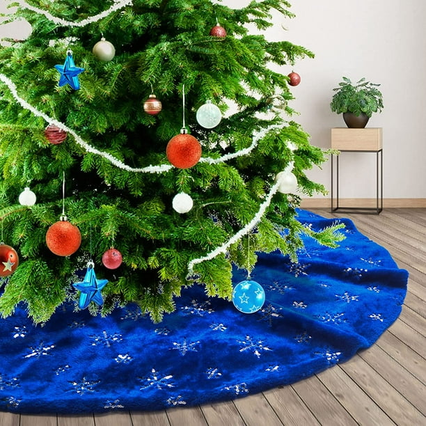 Fluffy Tree Skirt 