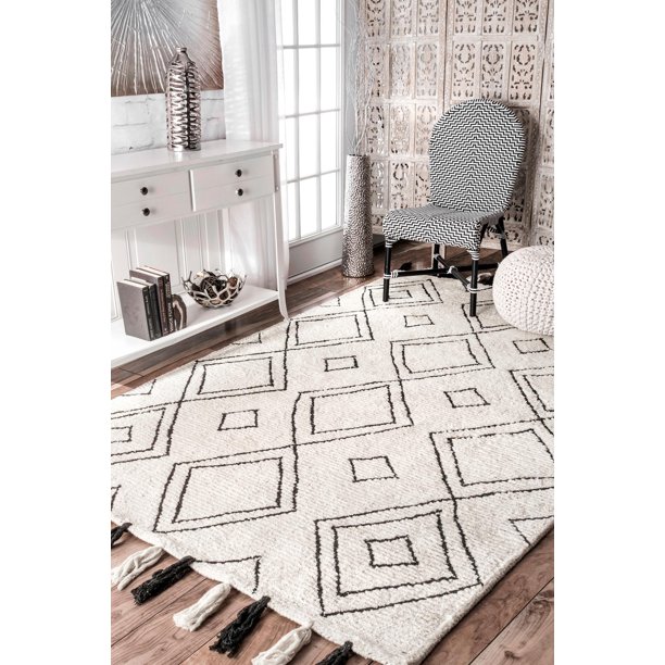 nuLOOM Lisha Moroccan Diamond Tassel Area Rug or Runner