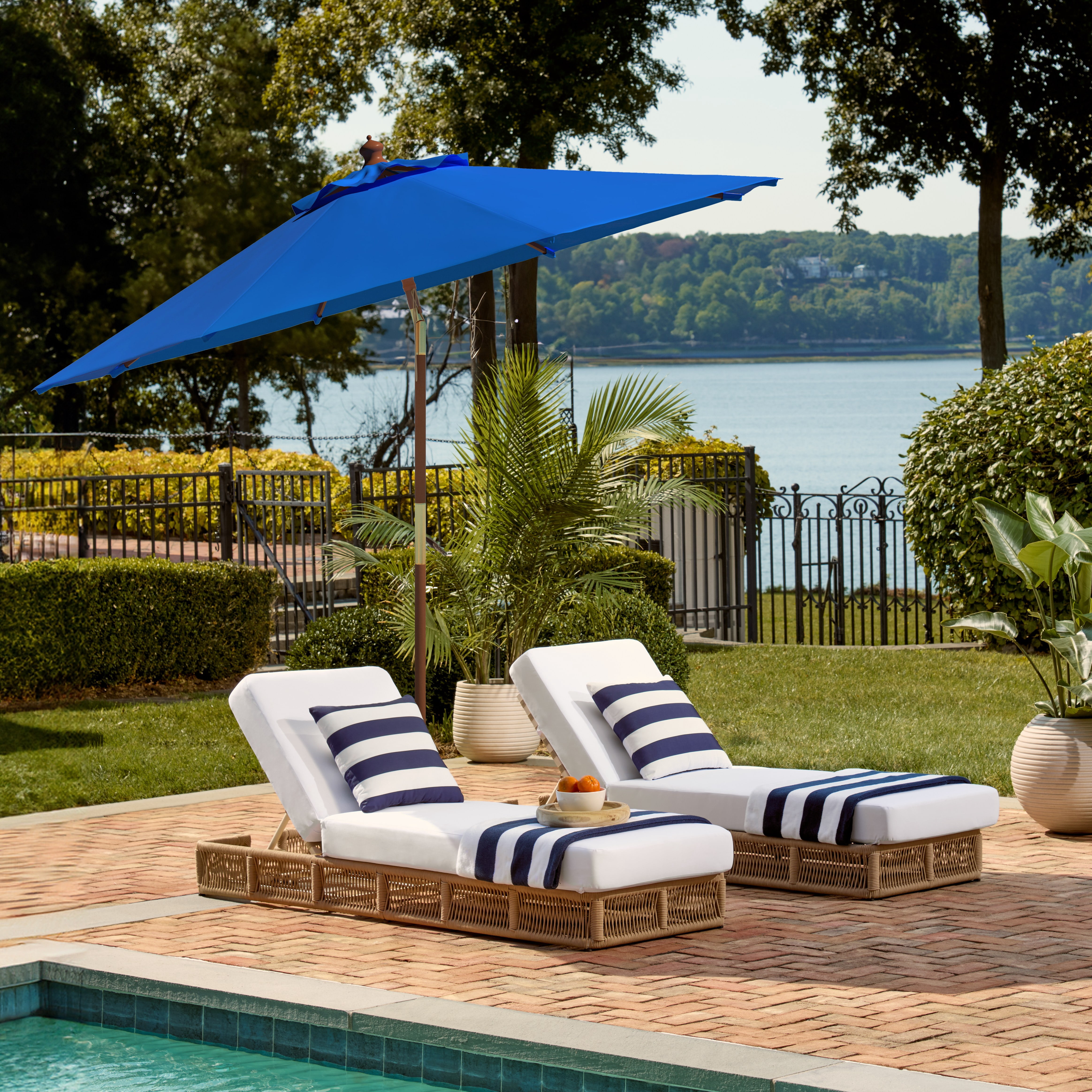 SAFAVIEH Cannes 9' Market Push Wooden Patio Umbrella, Pacific Blue