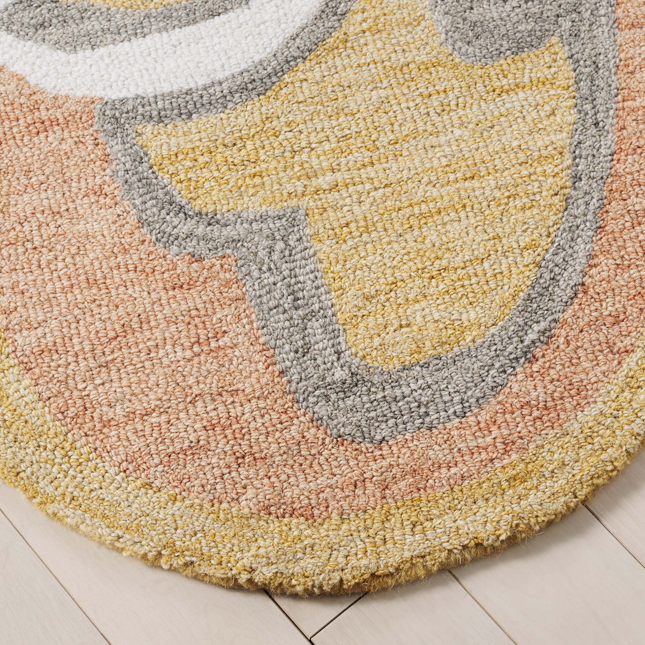 SAFAVIEH Novelty Alaois Floral Area Rug, Rust/Gold, 6' x 6' Round