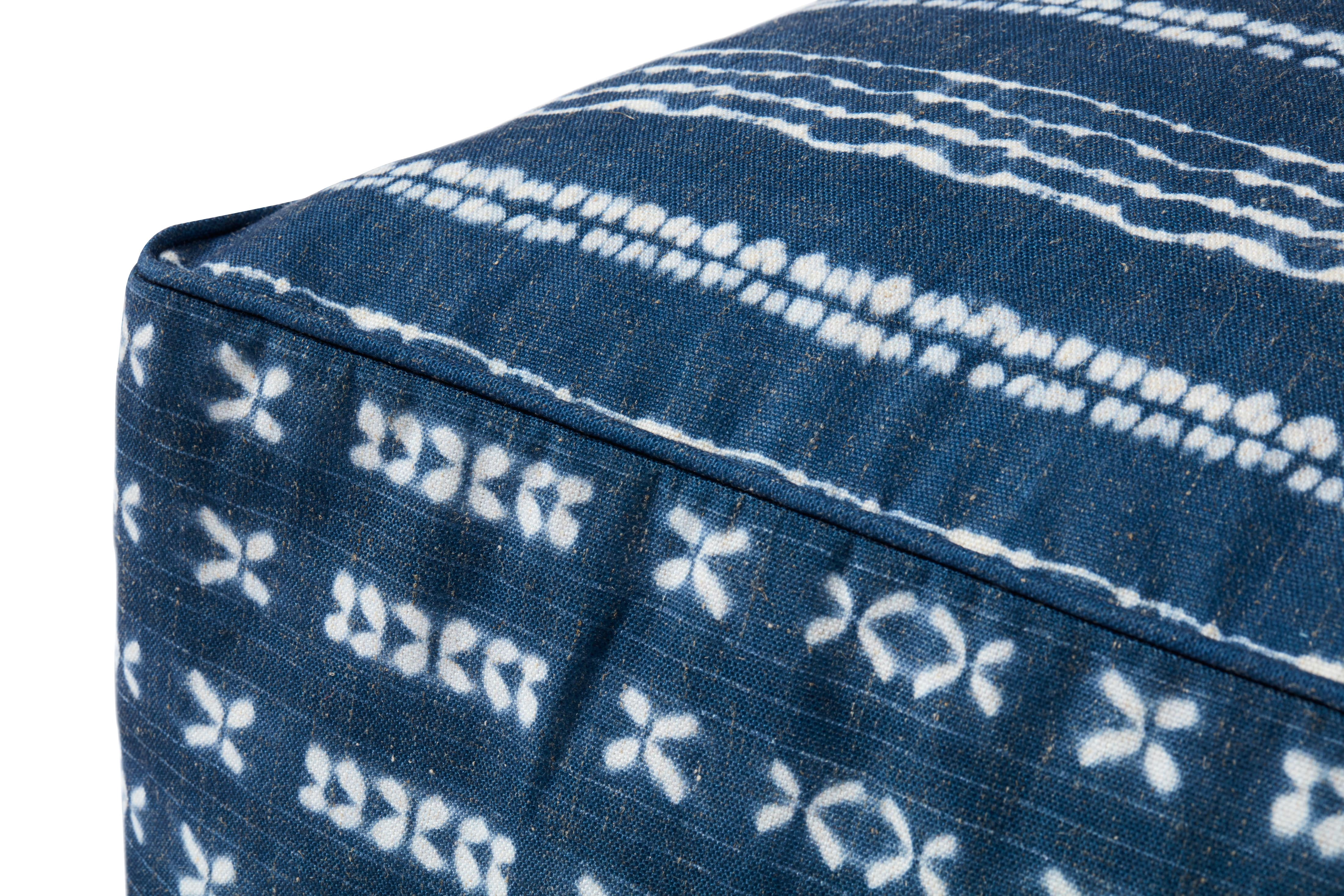 Loloi PF0007 Indigo / Ivory 20 x 20 x 12 Pouf