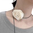thumbnail image 1 of Gargantilla con forma de rosa Yashi color beige 57754 color negro, 1 of 5