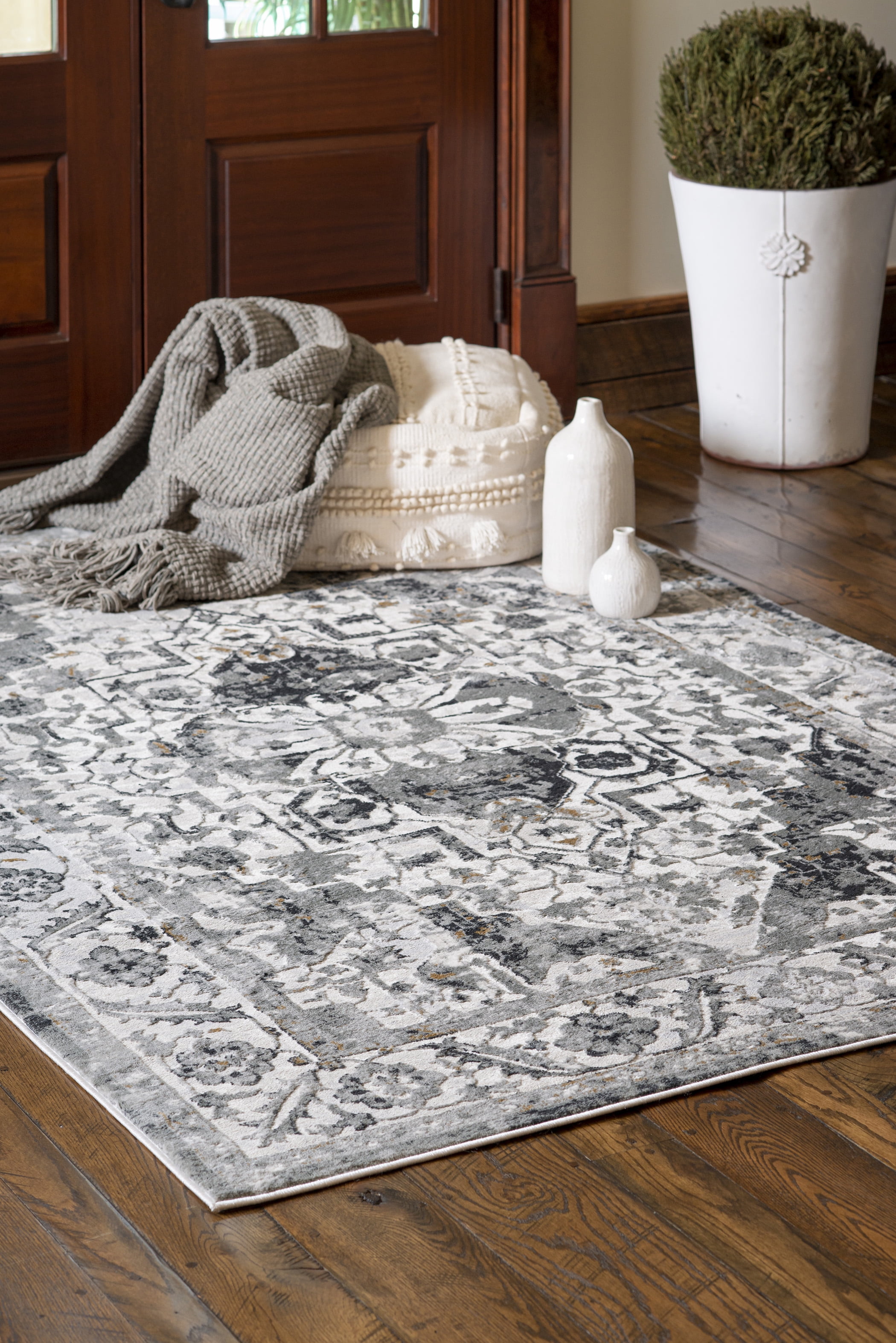 United Weavers Evolution Anura Transitional Medallion Accent rug, Cream, 1'11" x 3'