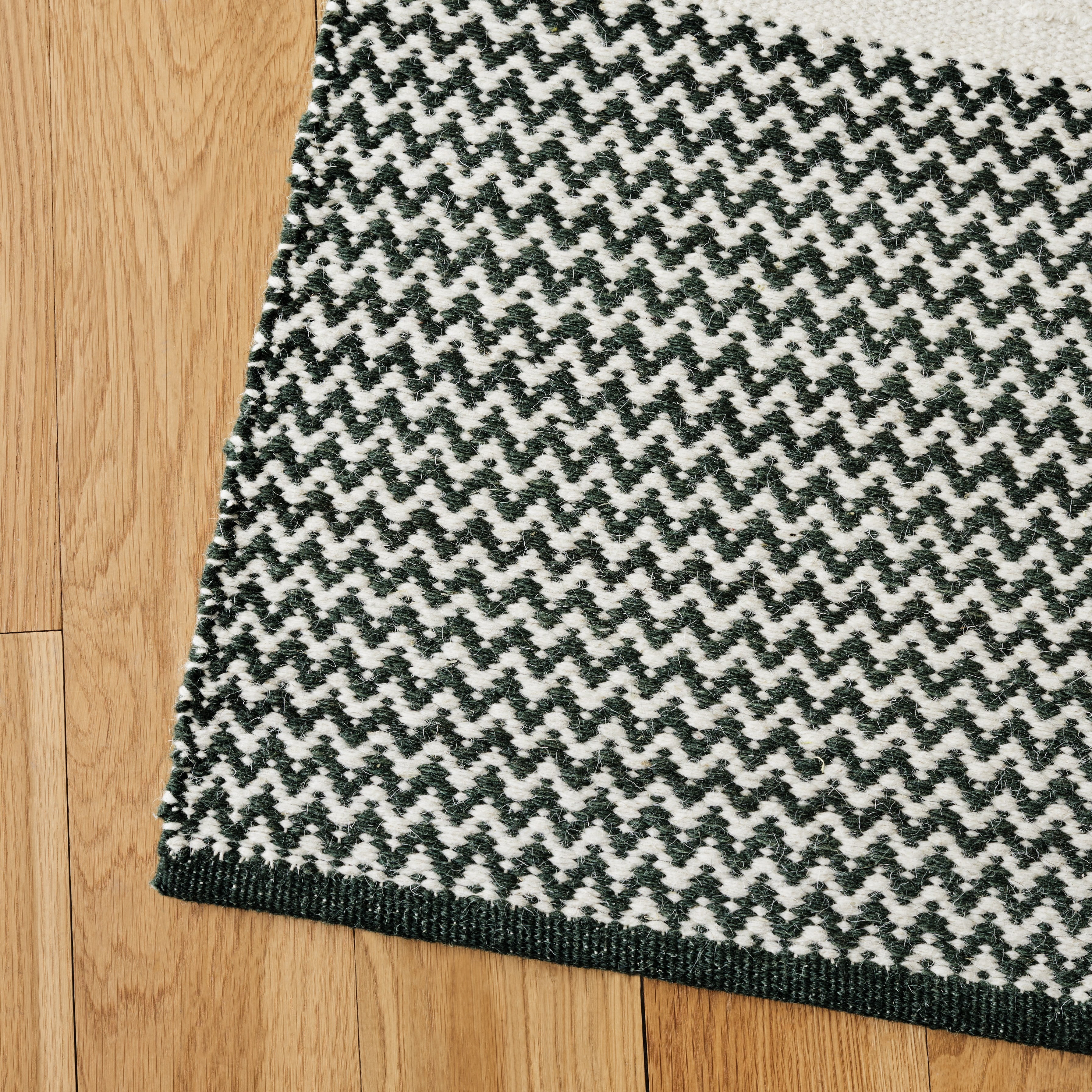SAFAVIEH Martha Stewart Mindy Geometric Area Rug, Dark Green/Ivory, 4' x 6'