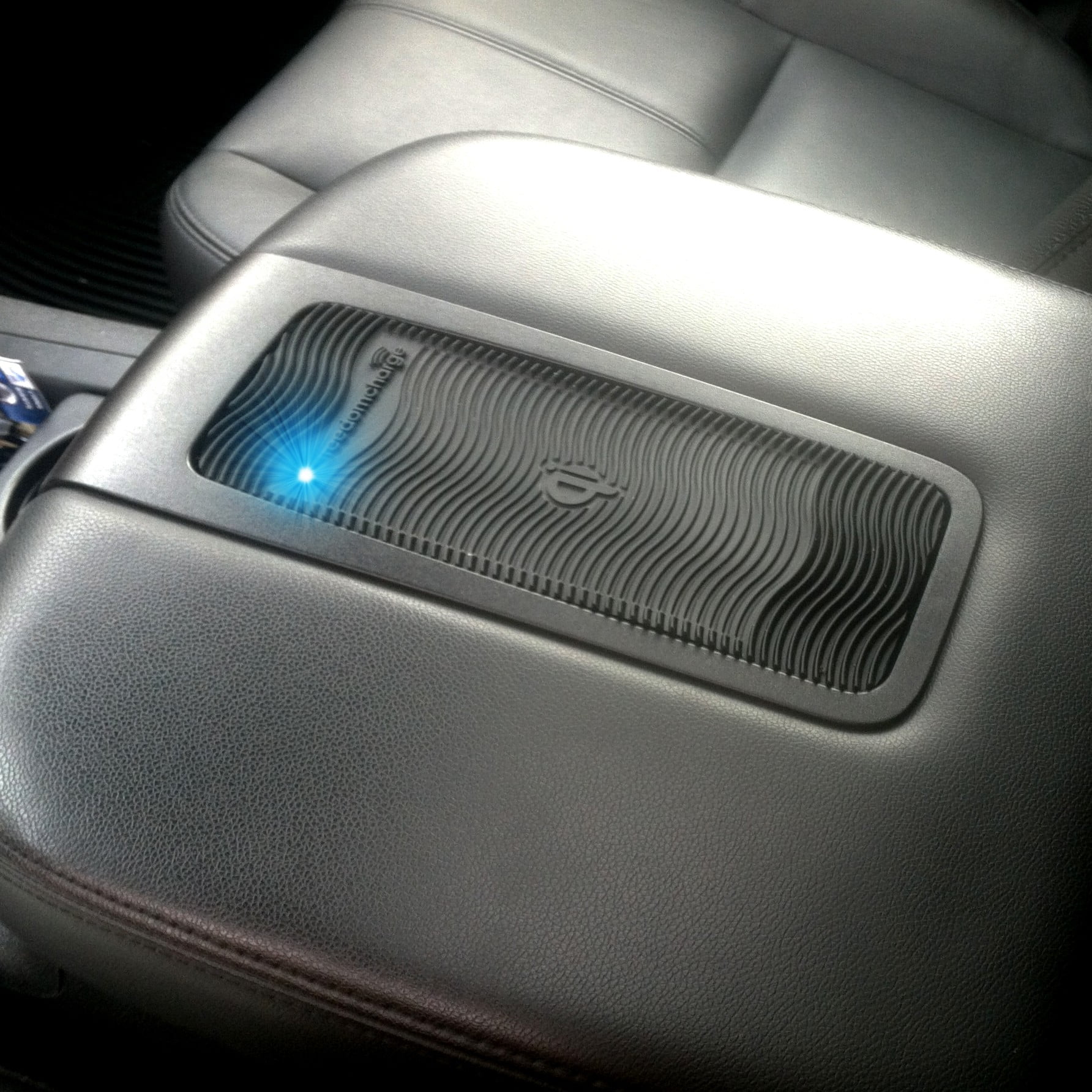 brandmotion-tahoe-sub-yuk-silv-sierra-qi-wireless-charging-kit-2007
