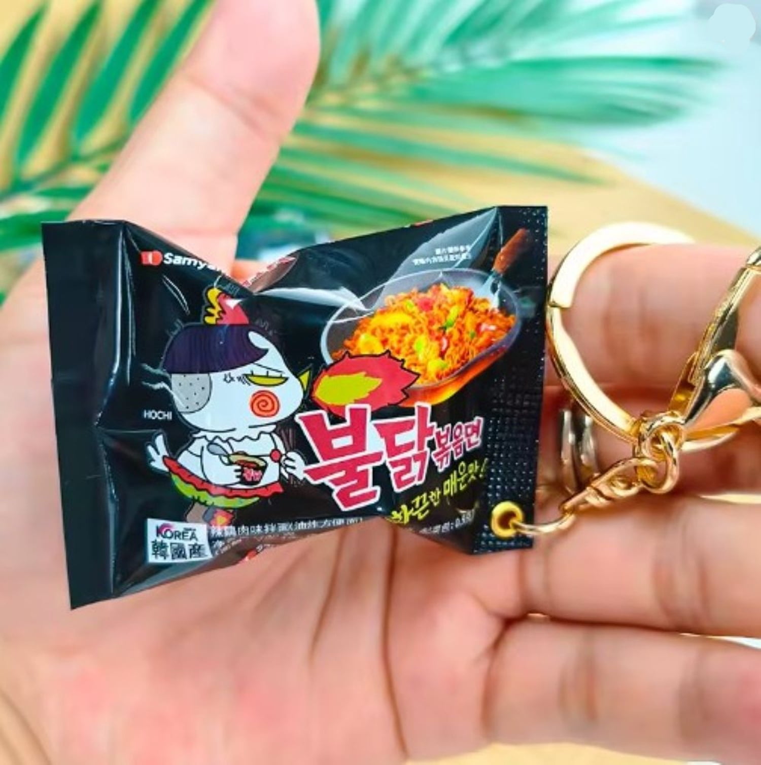 Mini Ramen Cup Keychain – Instant Noodle Cup Accessory with Chain
