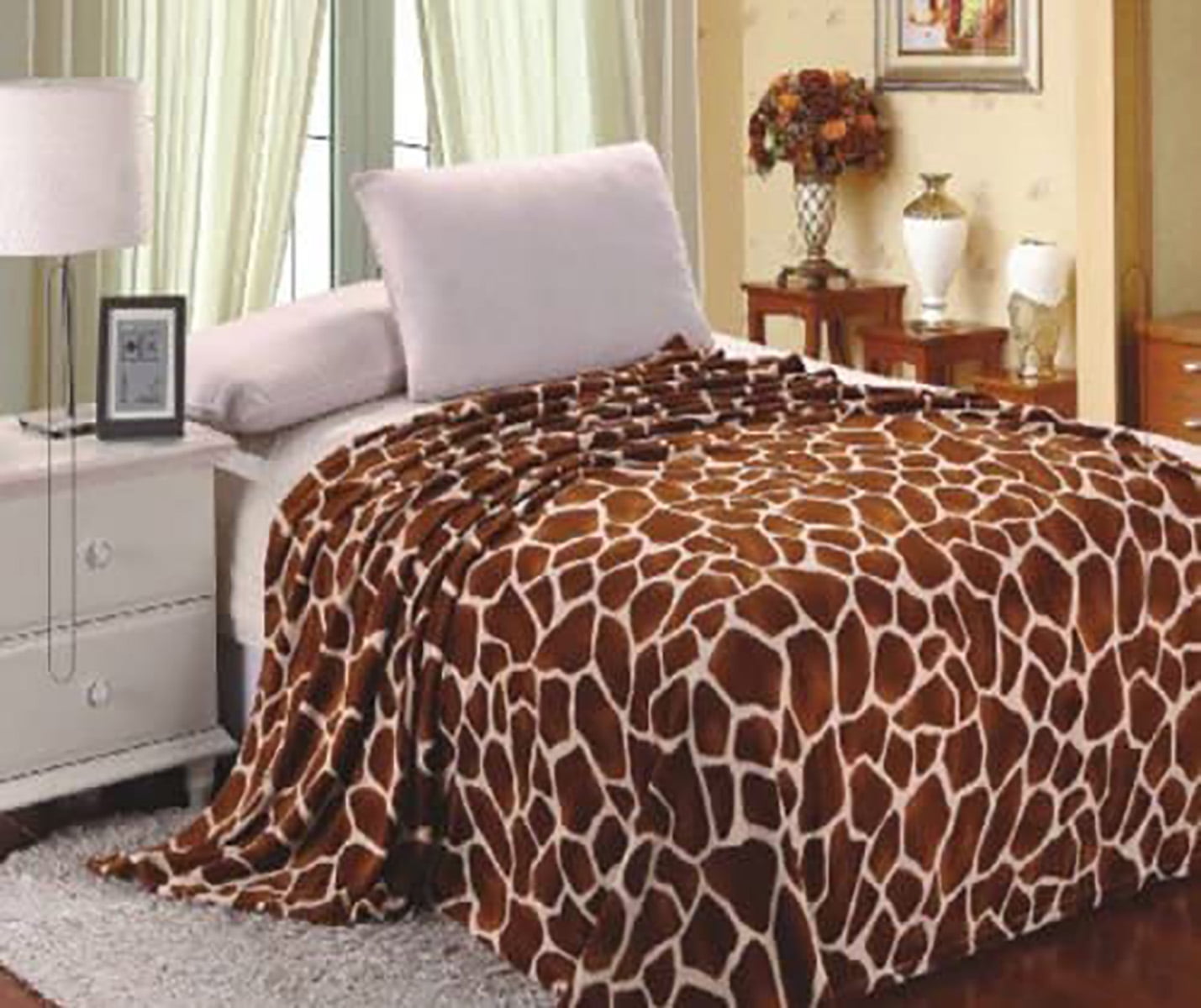 Giraffe Animal Print Flannel Throw Plush Cozy Super Soft Fleece Blanket