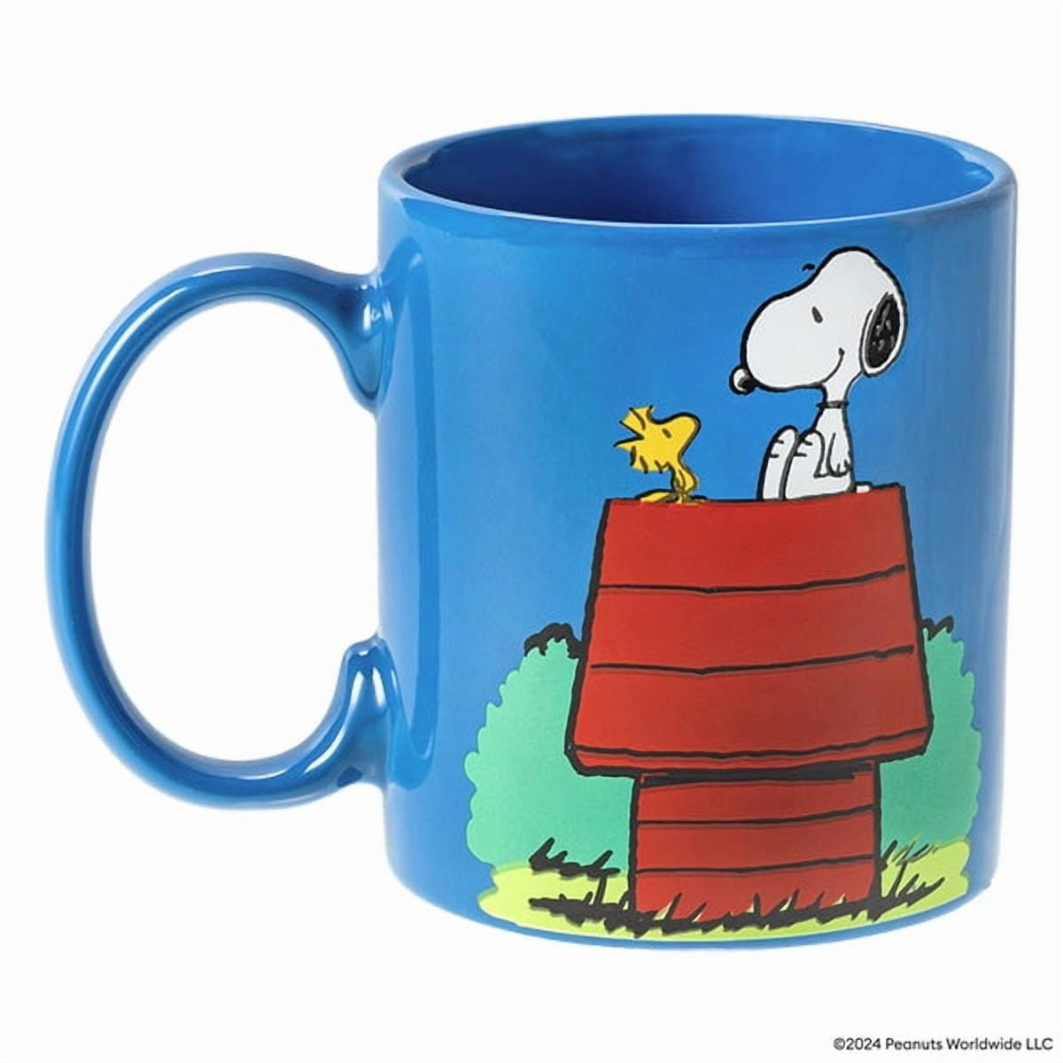 Uncanny Brands Peanuts Single Cup Coffee Maker Gift Set with 2 Mugs