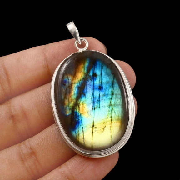 Owais Gems And Jewelry "Dazzling Oval Labradorite Pendant – 10 Gr Silver Fashion Jewelry For Unisex Adults.