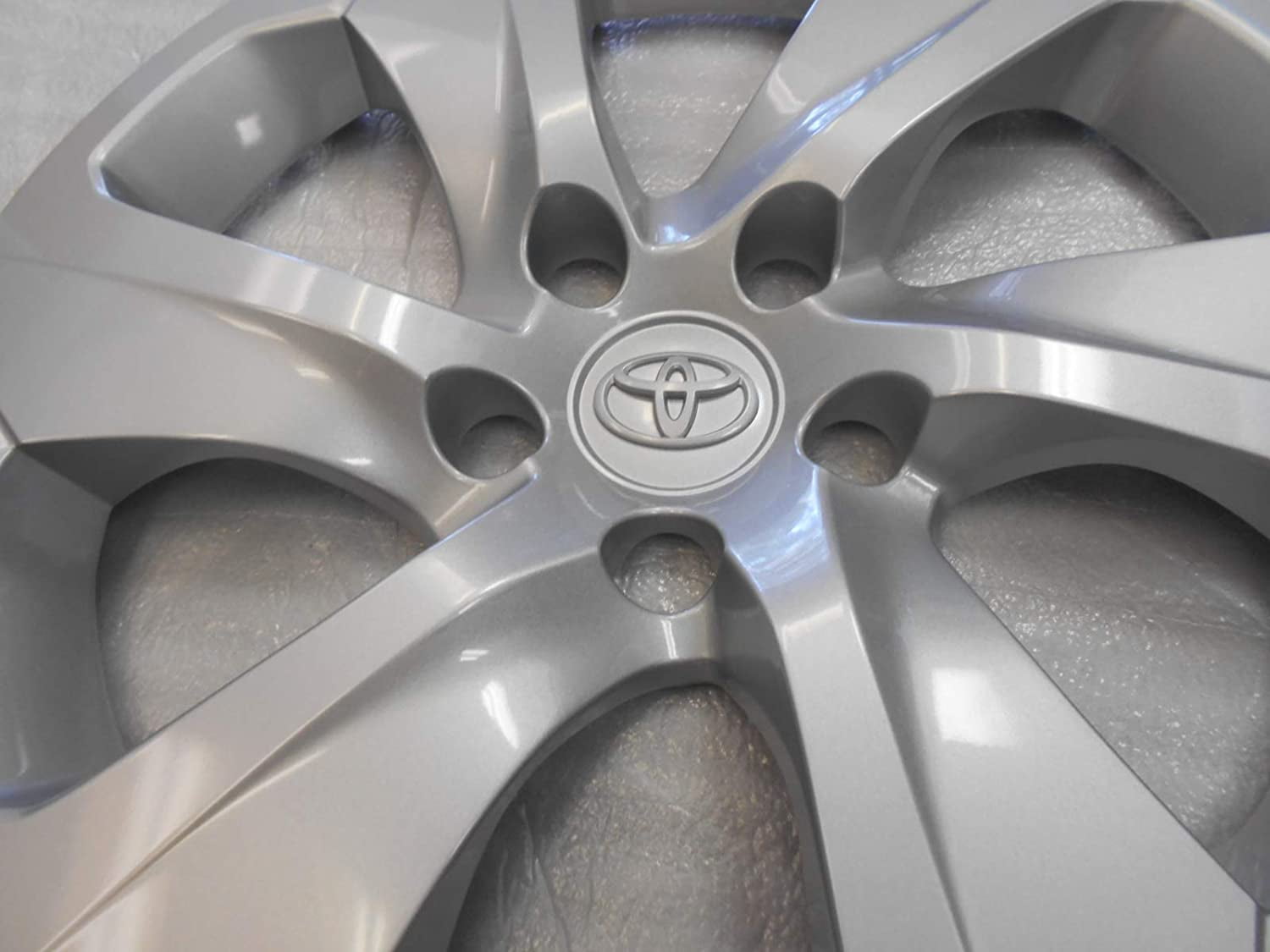Centercaps 17" Wheel Hubcap Painted Silver fits Toyota RAV4 2019-2020