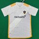 thumbnail image 1 of Camiseta De Fútbol Clásica Blanca De Manga Corta De La Temporada 25-26 De Galaxy Para El VeranoS, 1 of 2