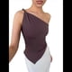 thumbnail image 2 of Blusa Asimétrica de Punto Sin Mangas con un Solo Hombro para Mujer, Estilo Y2K, Verano 2025 Color Café S, 2 of 10