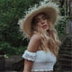 thumbnail image 5 of Conjunto de bikini blanco de encaje de ganchillo para mujer, estilo boho playero, top corto y shorts. METRO, 5 of 9
