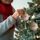 thumbnail image 5 of mfyjkho Adorno navideño dorado con colgante de extraterrestre para árbol de Navidad, decoración navideña con cordón de tela, 1 pieza, 5 of 7
