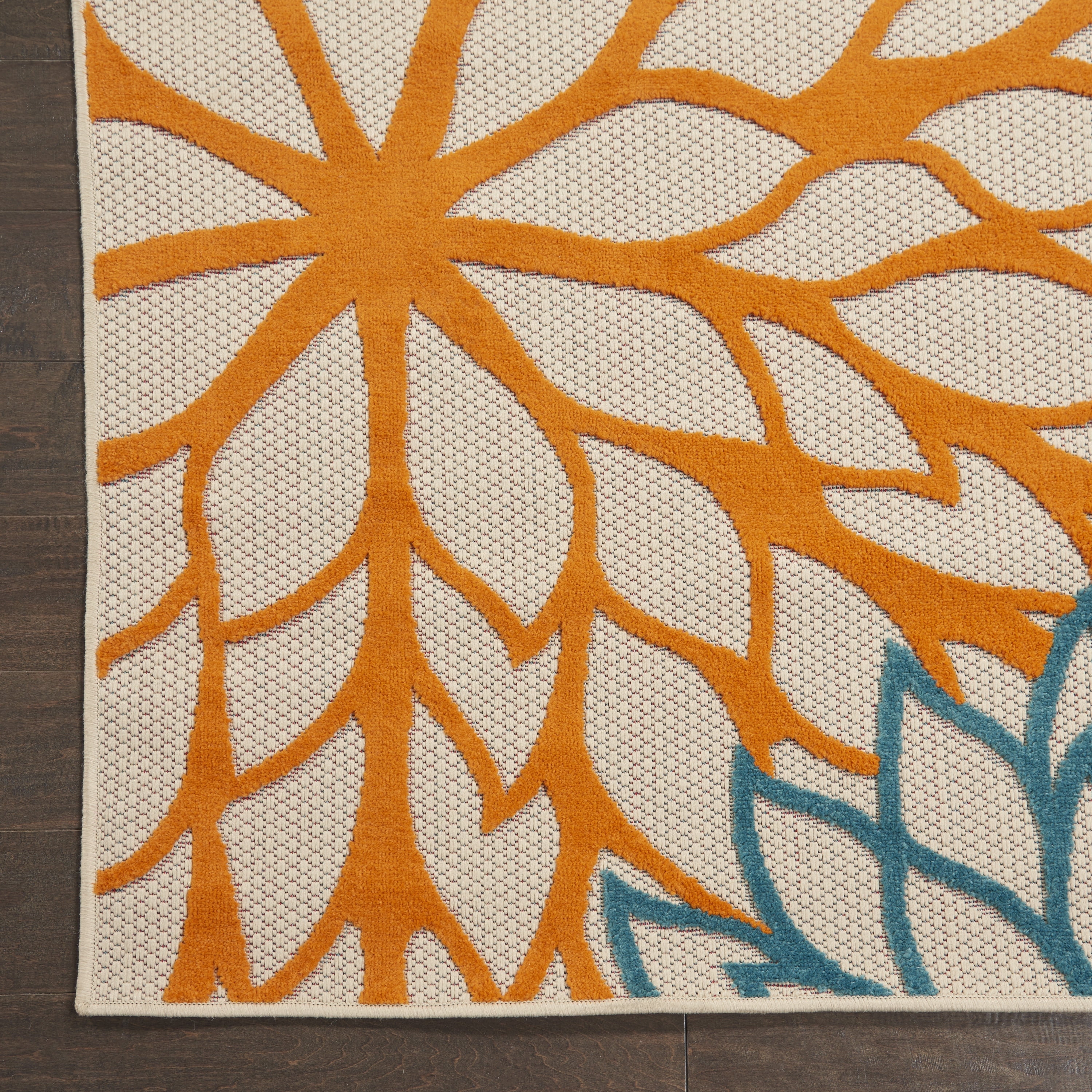 Nourison Tropical Oasis Indoor/Outdoor Modern Floral Green 7' x 10' Area Rug, (7' x 10')
