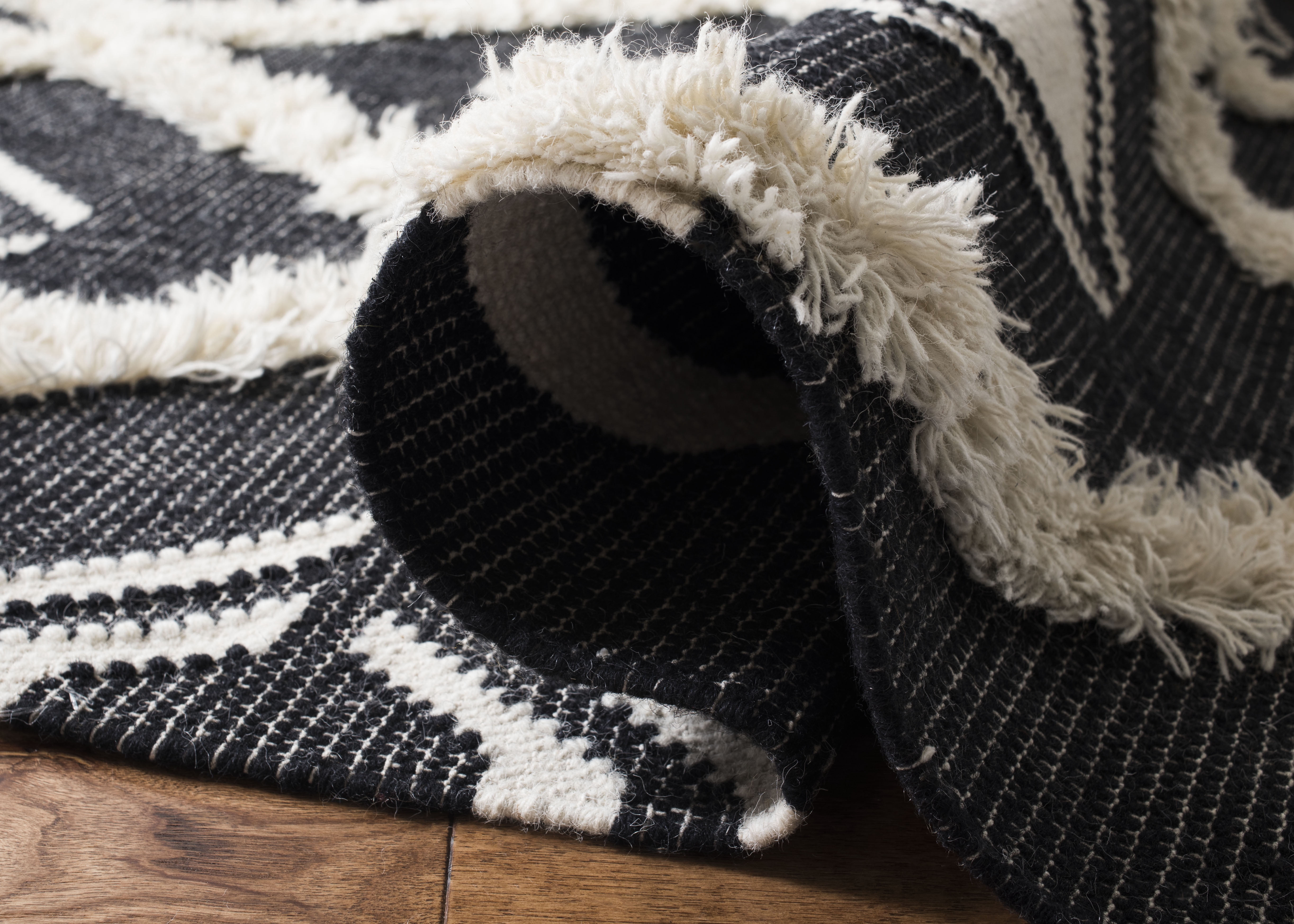 Safavieh Kenya Breana Geometric Area Rug, Black/Ivory, 8' x 10'