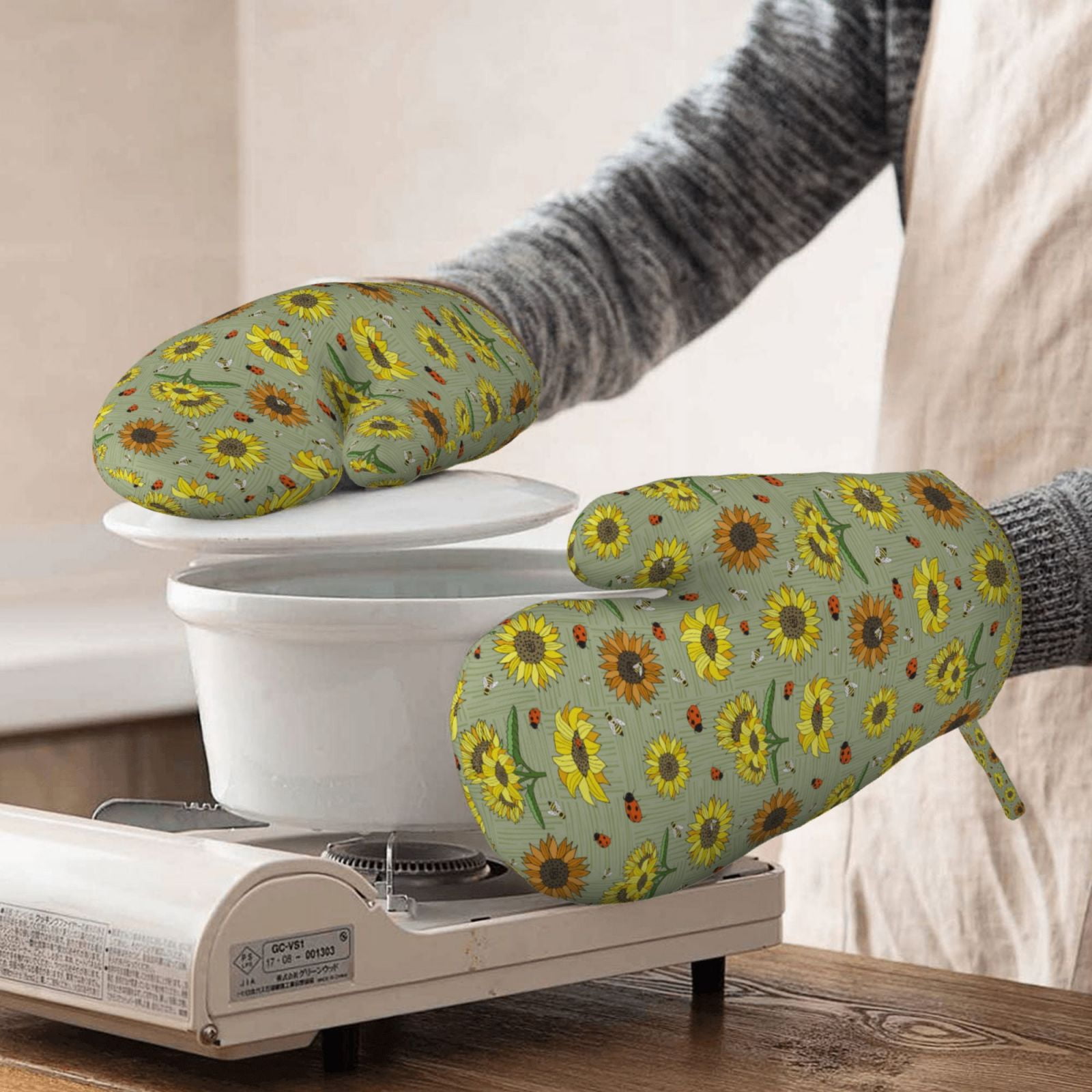 Hirioo Sage Green With Sunflowers for Silicone Oven Mitts for BBQ, Baking, Cooking, Set of 2, Heat Resistant 260℃, Non-Slip Kitchen Essentials